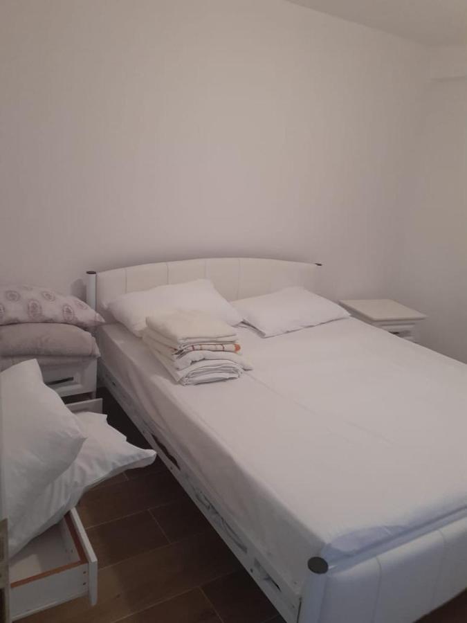 Lovely 1-Bedroom Apartment In Sarande Exterior photo